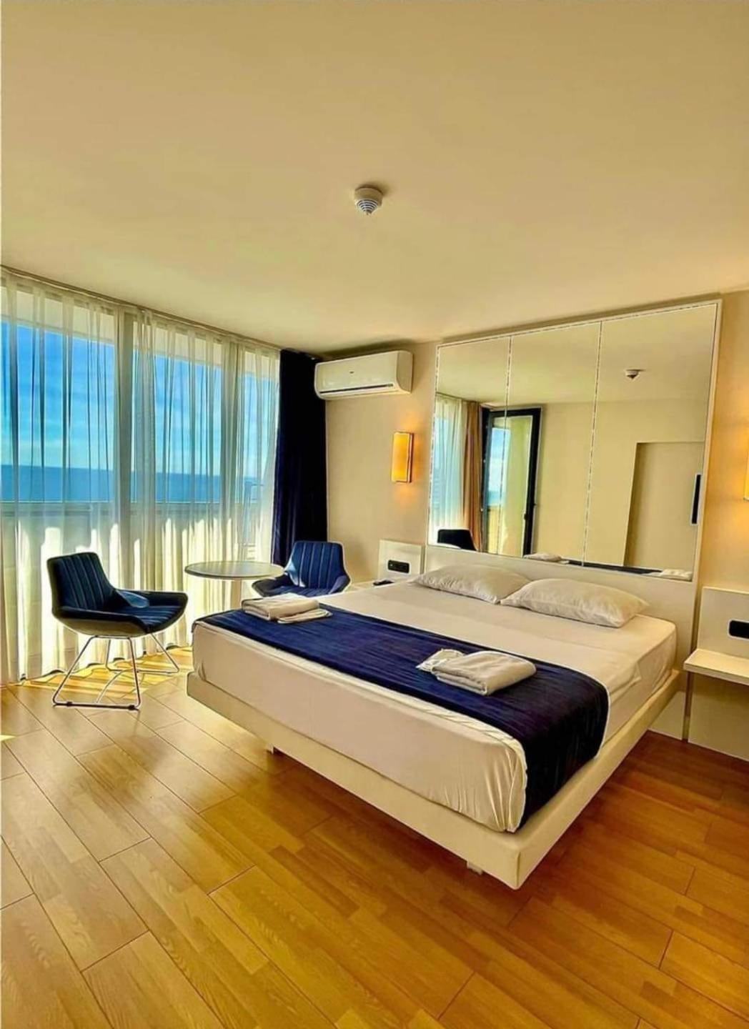 Natalia -Apartments In - Orbi City 巴统 外观 照片
