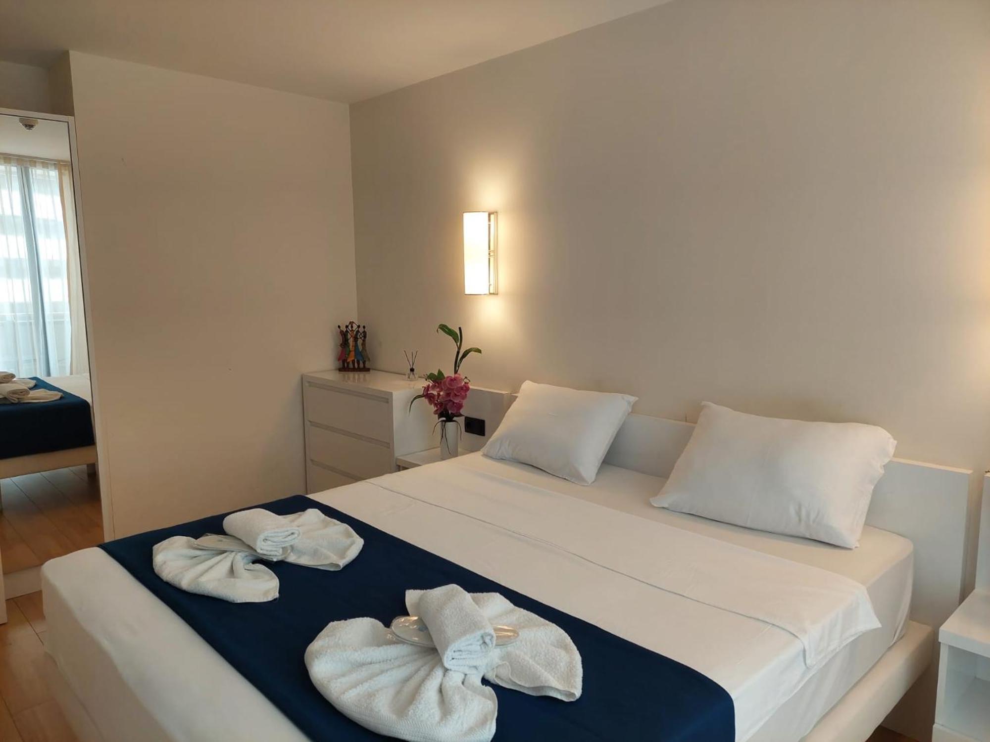 Natalia -Apartments In - Orbi City 巴统 外观 照片